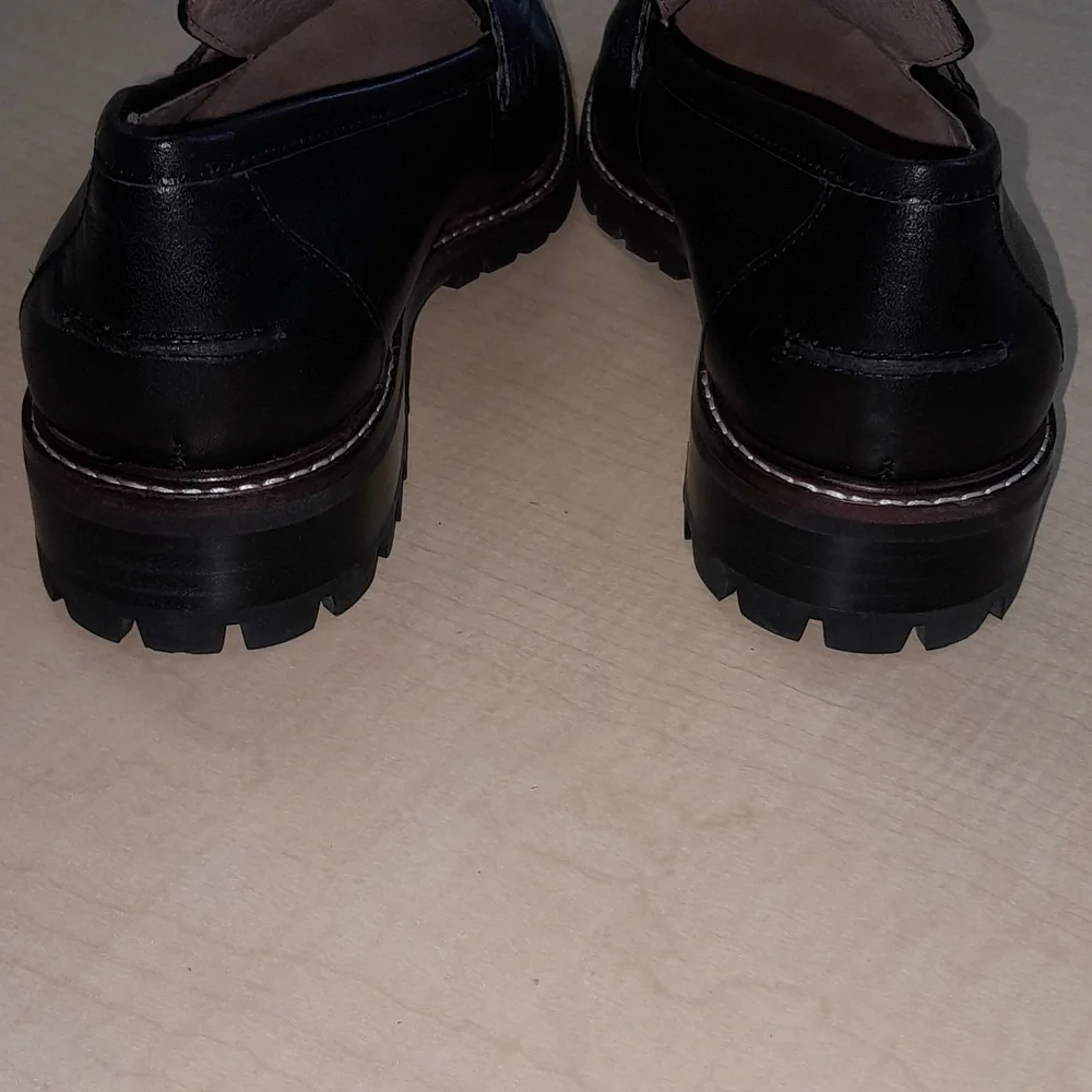 NWOT BLACK Leather Lugsole Loafers Size 8 - Picture 12 of 17